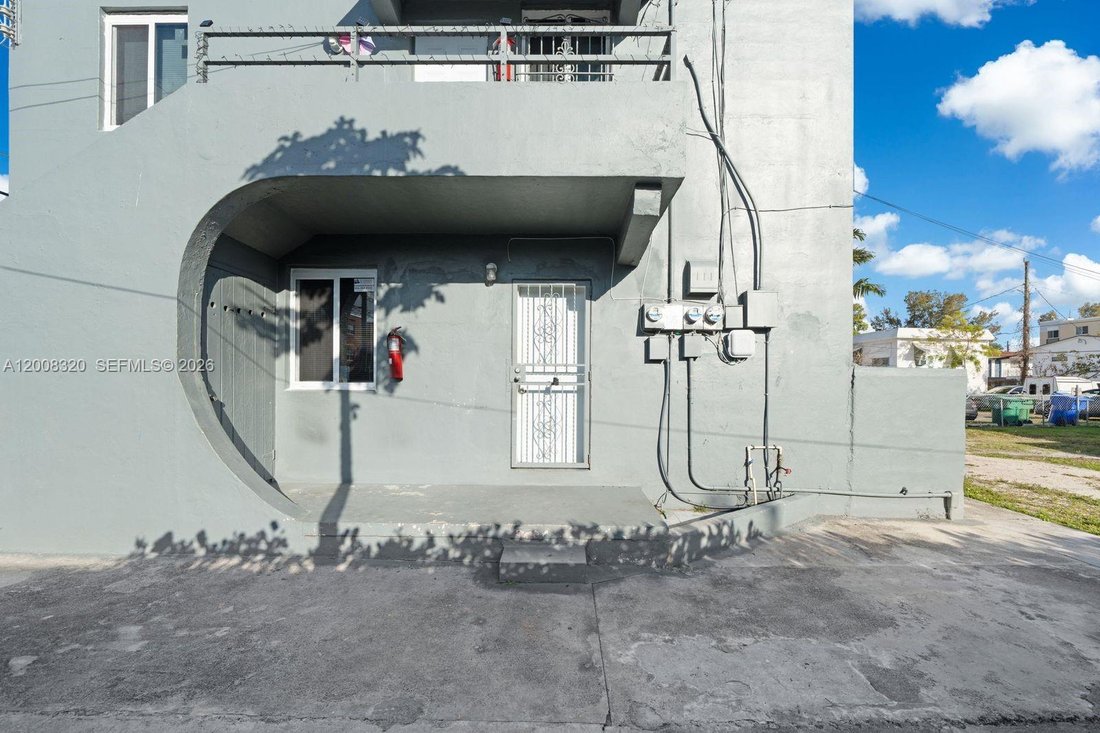 Miami, Florida, United States 3 - 17777647