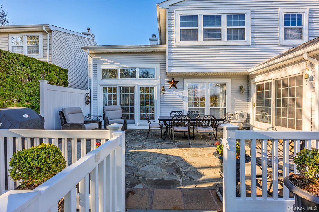 Condo in Holbrook, New York, United States 2 - 17777590