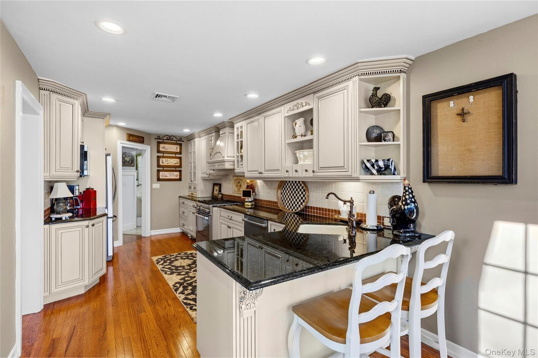 Condo in Holbrook, New York, United States 5 - 17777590