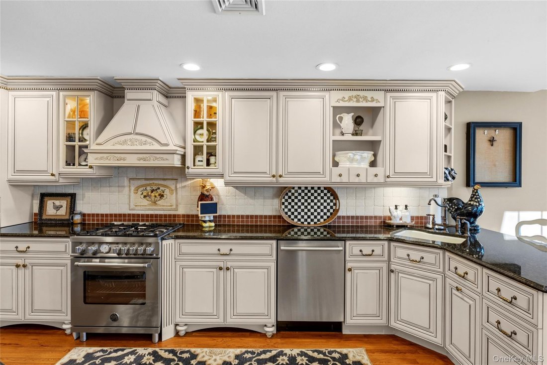 Condo in Holbrook, New York, United States 3 - 17777590
