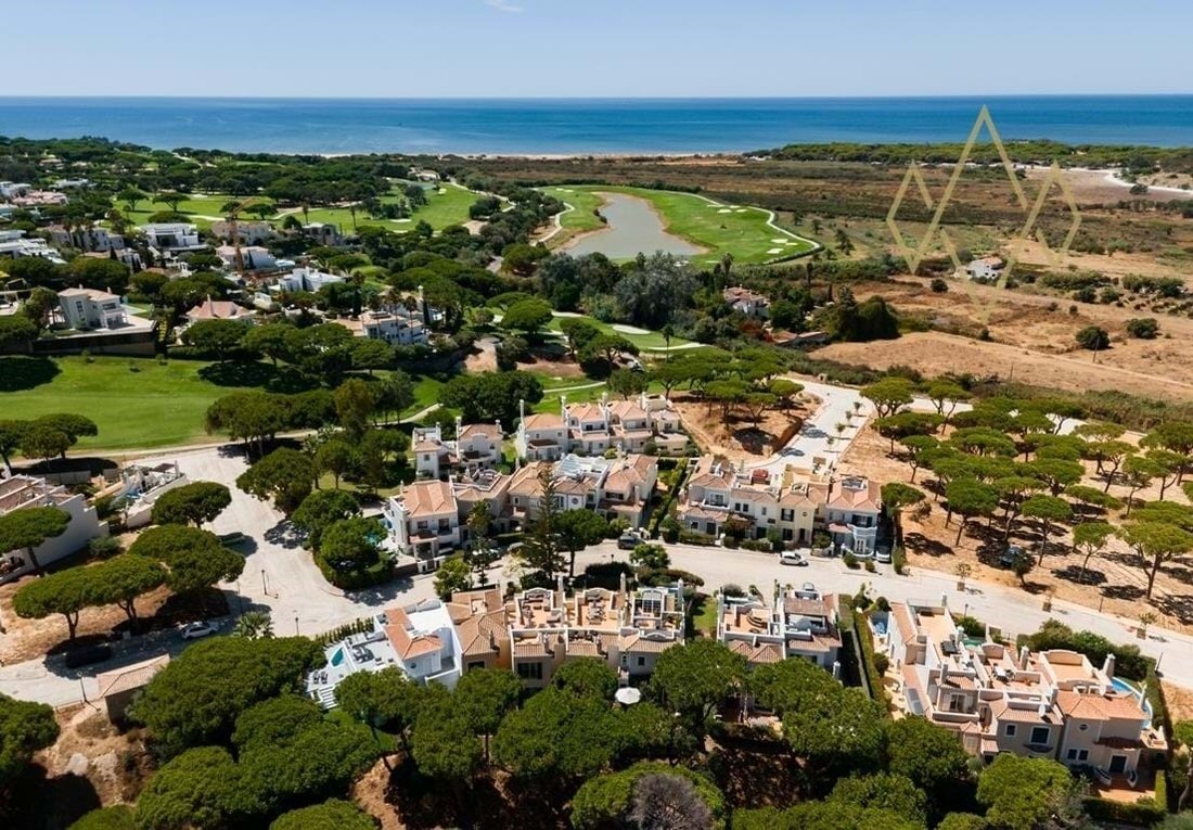 House in Vale do Lobo, Almancil, Portugal 2 - 17778244