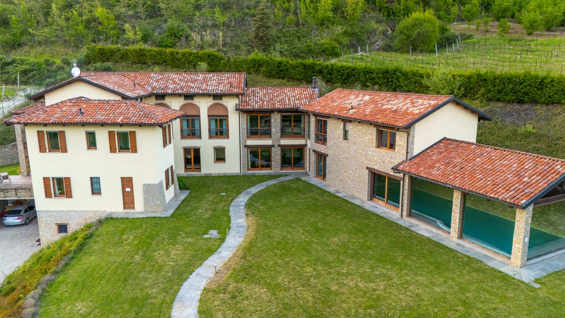 Villa in Alba, Piedmont, Italy 3 - 17778406