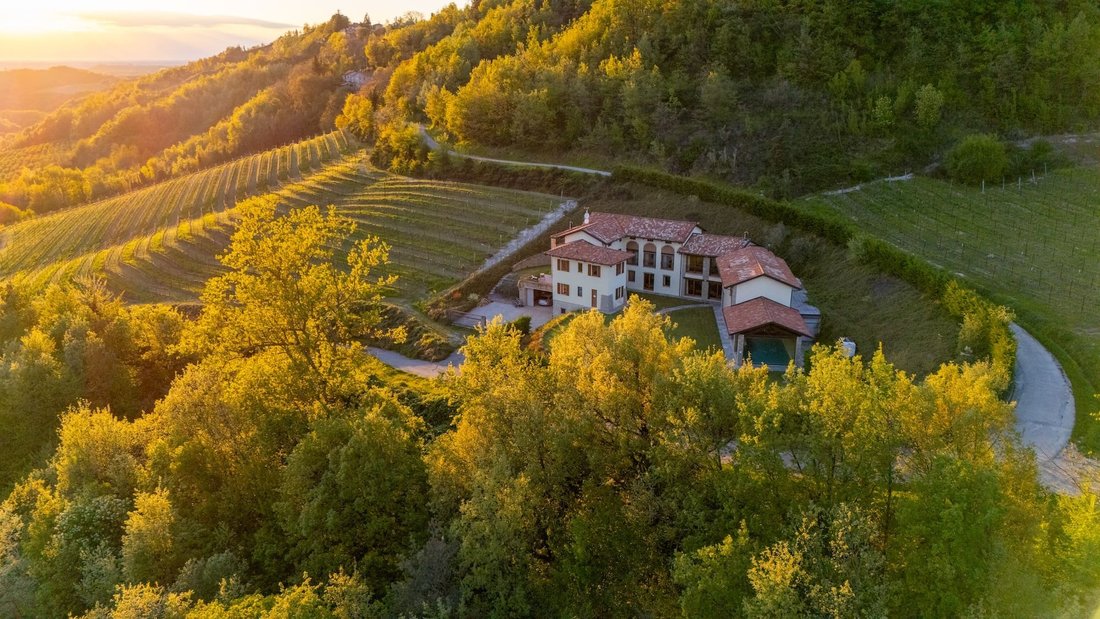 Villa in Alba, Piedmont, Italy 2 - 17778406