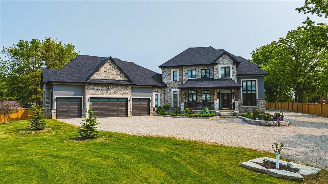 House in Hamilton, Ontario, Canada 1 - 15380398
