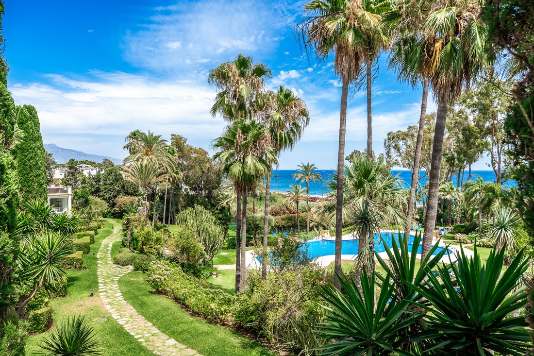 Townhouse in Estepona, Andalusia, Spain 2 - 17778392