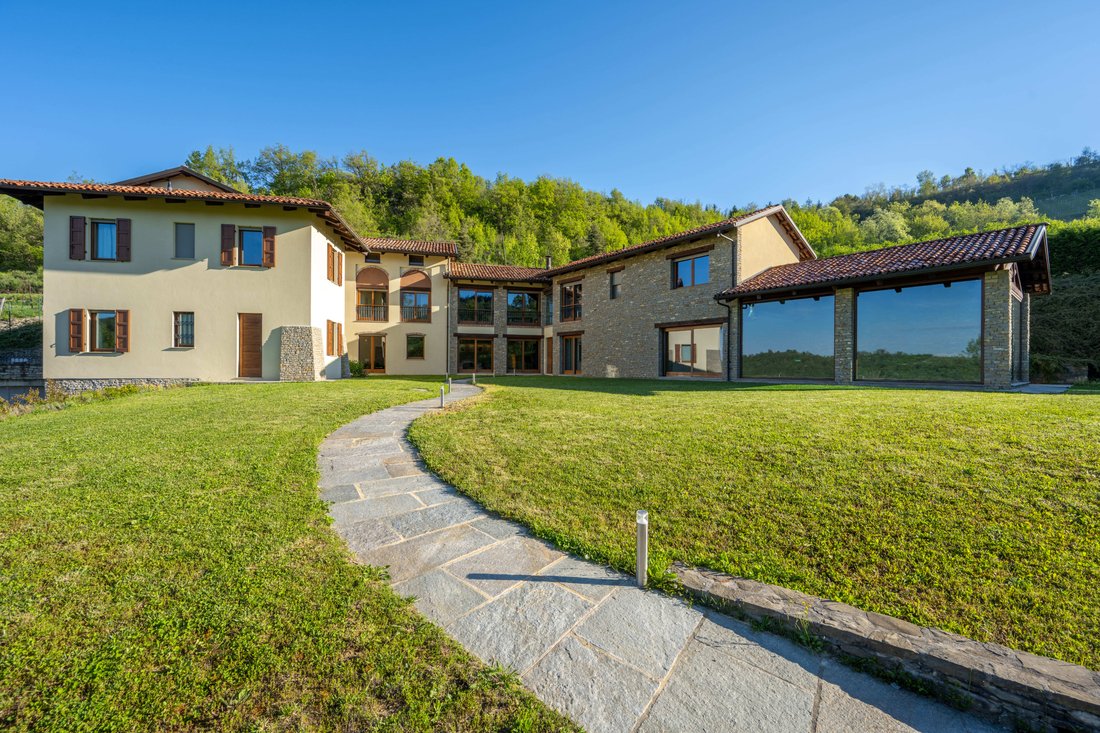 Villa in Alba, Piedmont, Italy 1 - 17778406