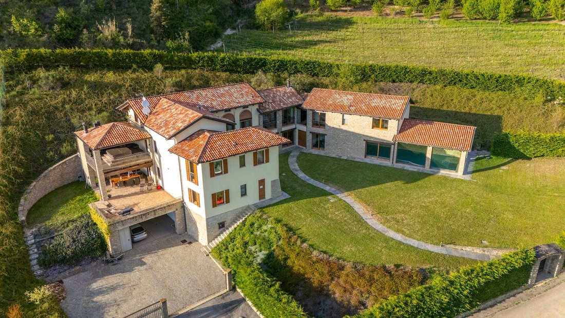 Villa in Alba, Piedmont, Italy 4 - 17778406