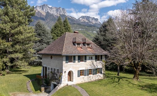 Villa in Menthon-Saint-Bernard, Auvergne-Rhône-Alpes, France 1
