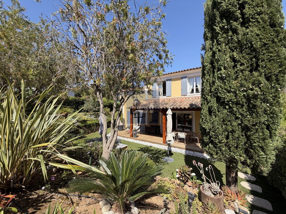 Villa in Ville-Les Saquedes-Le Bouillonnet, Sainte-Maxime, France 1 - 17783588