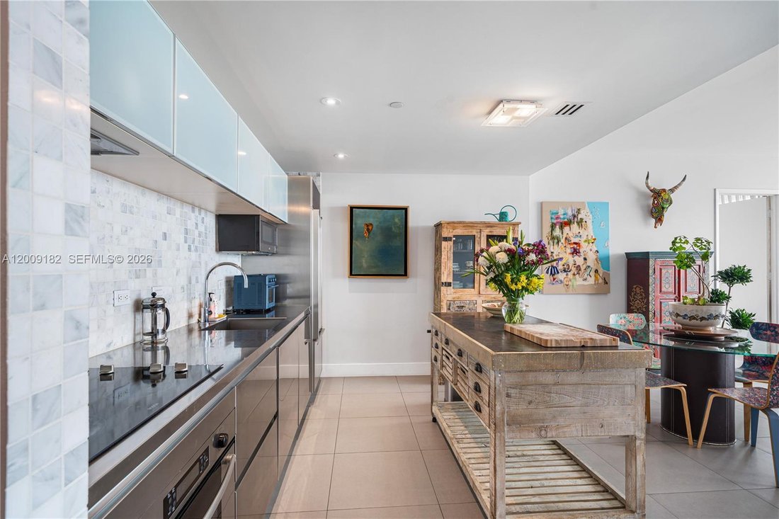 Condo in Miami, Florida, United States 5 - 17781395