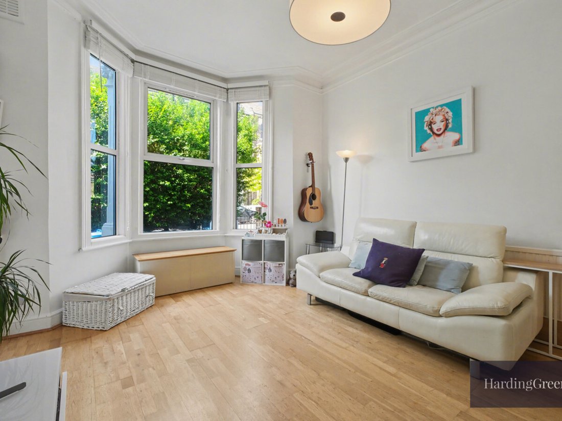 Apartment in Queens Park, Brent, England 1 - 17782544