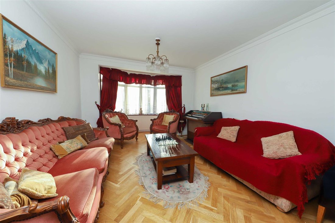 House in Eastcote Village, Hillingdon, England 2 - 17780906