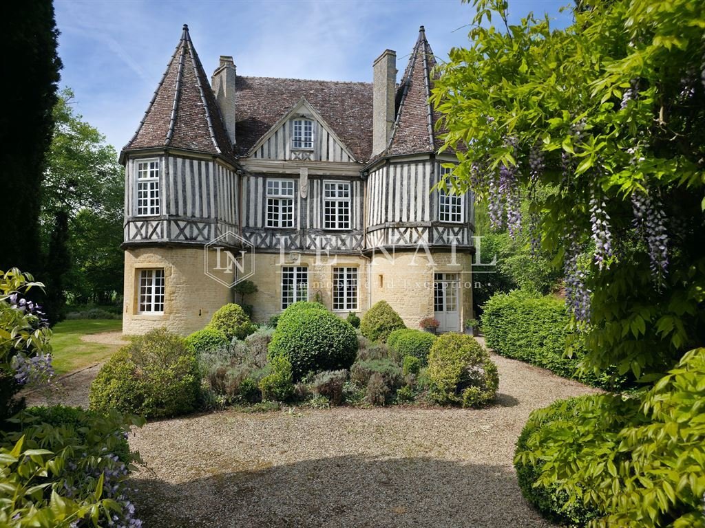 Estate in Saint-Pierre-sur-Dives, Saint-Pierre-en-Auge, France 1 - 14748627