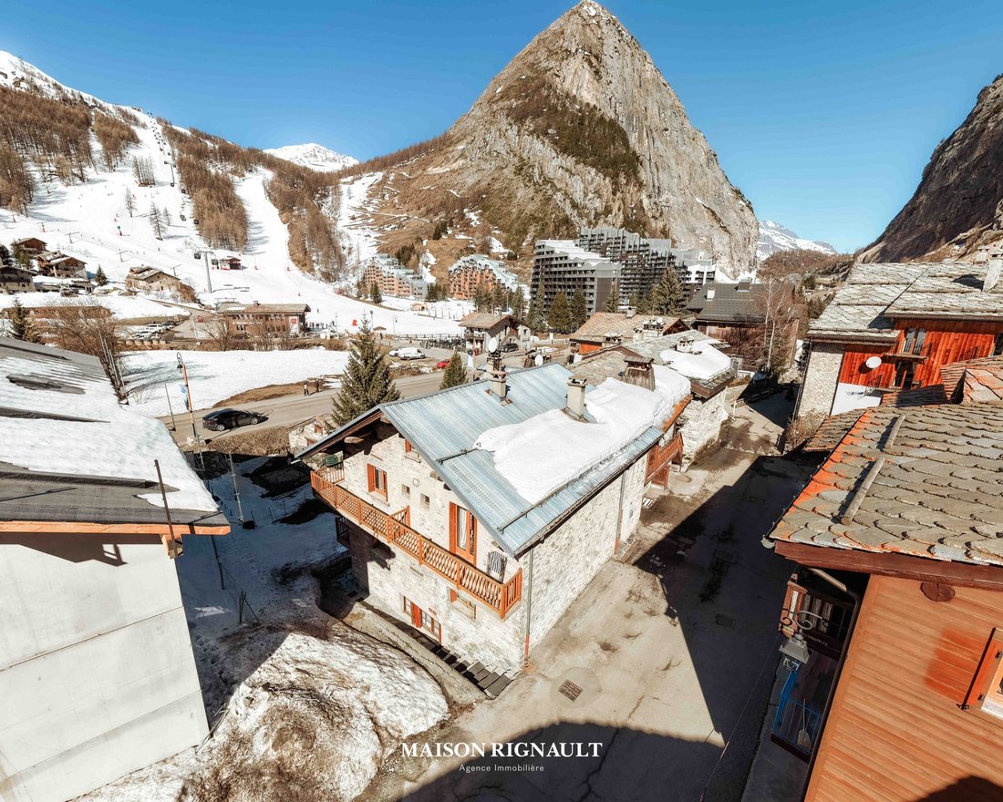 Chalet in Val-d'Isere, Auvergne-Rhône-Alpes, France 1 - 17783555