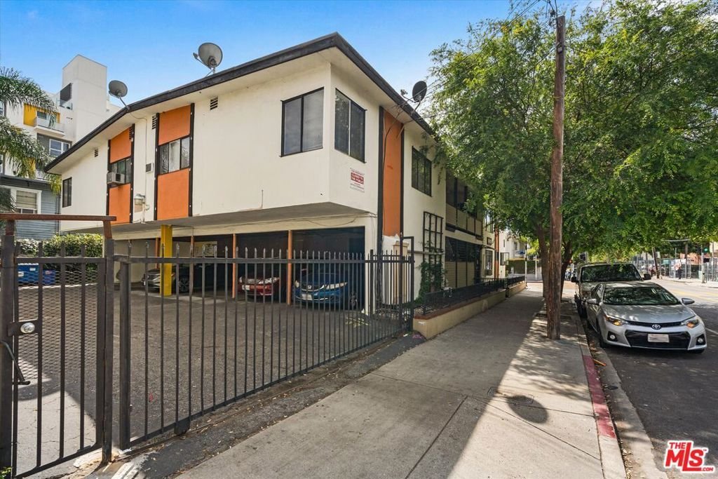 Los Angeles, California, United States 4 - 17781623
