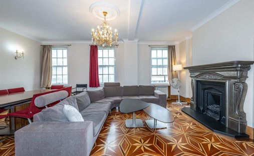 Townhouse in Charing Cross, Westminster, England 1