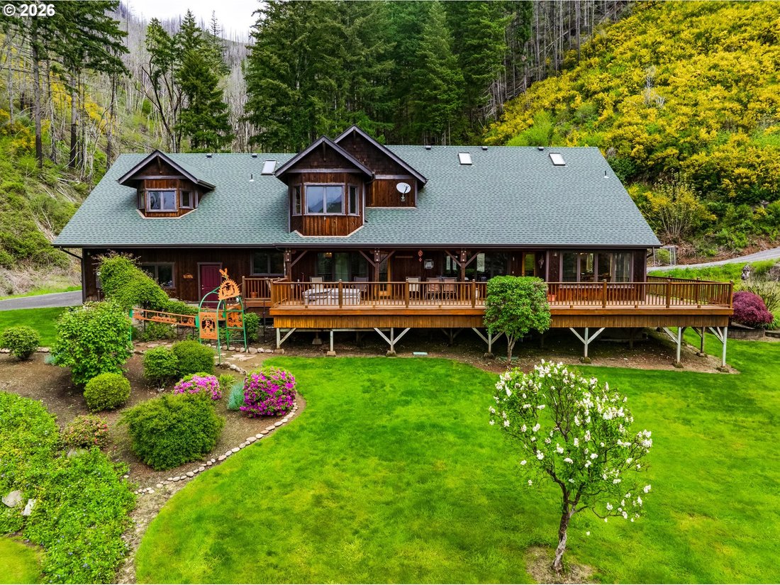 House in Vida, Oregon, United States 1 - 17780284