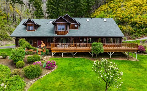 House in Vida, Oregon, United States 1