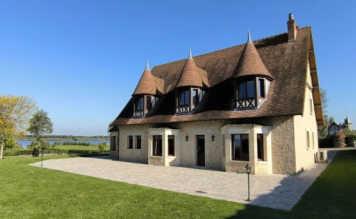 Estate in Centre Ville, Pont-Audemer, France 1