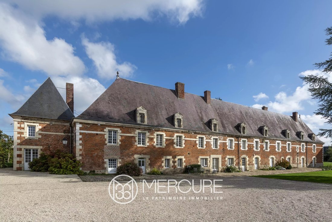 Estate in Centre Ville, Noyon, France 2 - 17780019