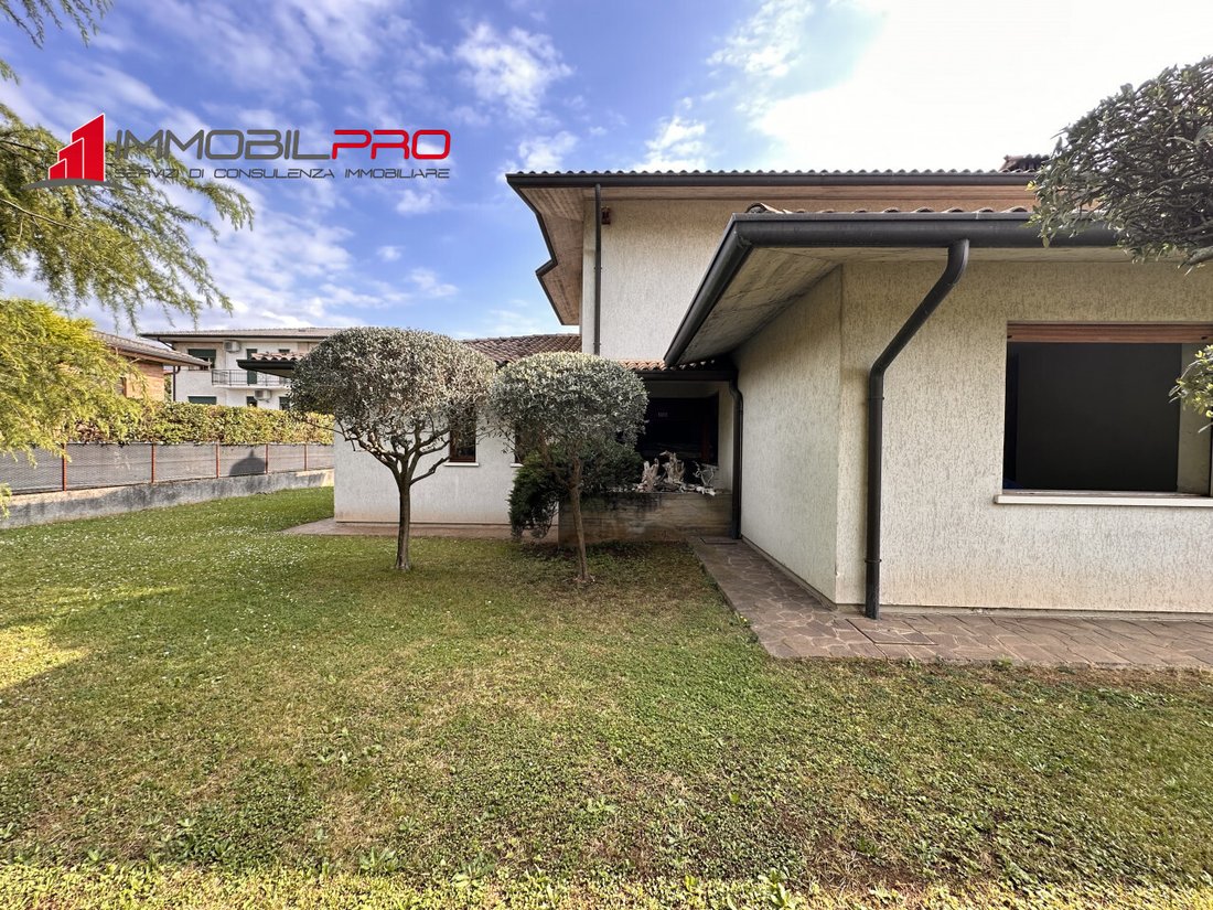 Villa in Thiene, Veneto, Italy 3 - 17783047