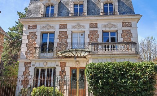 House in Domaine National du Château, Versailles, France 1