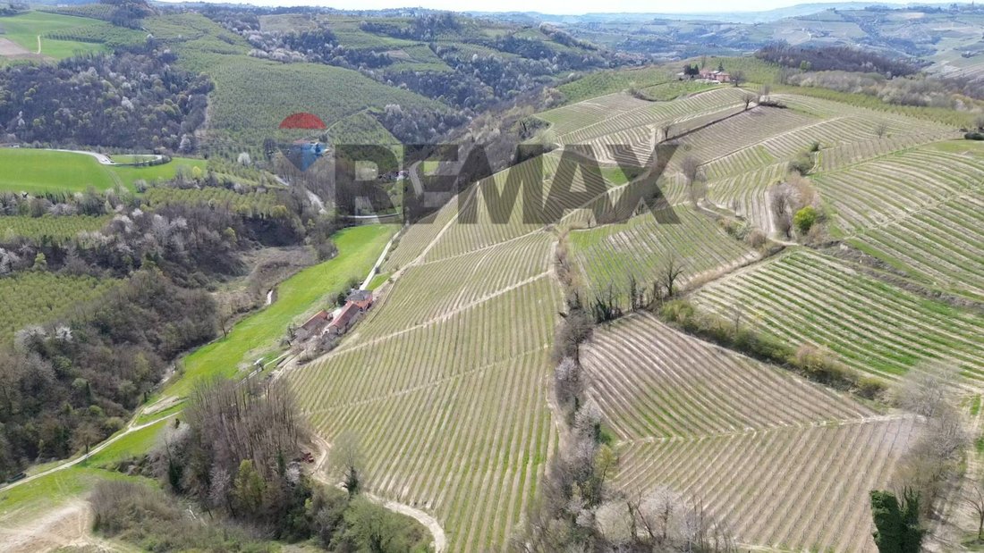 Land in Alba, Piedmont, Italy 2 - 17783460