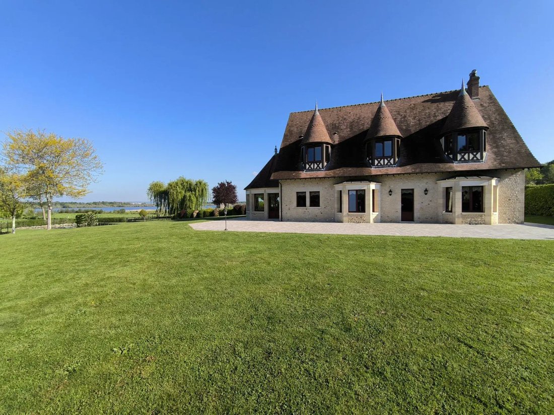 Estate in Centre Ville, Pont-Audemer, France 2 - 17782323