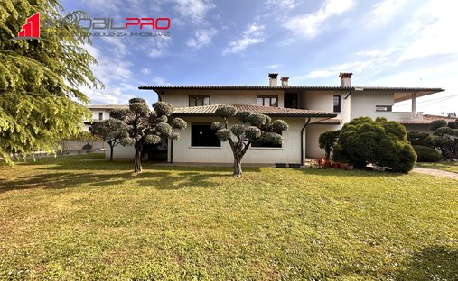Villa a Thiene, Veneto, Italia 1