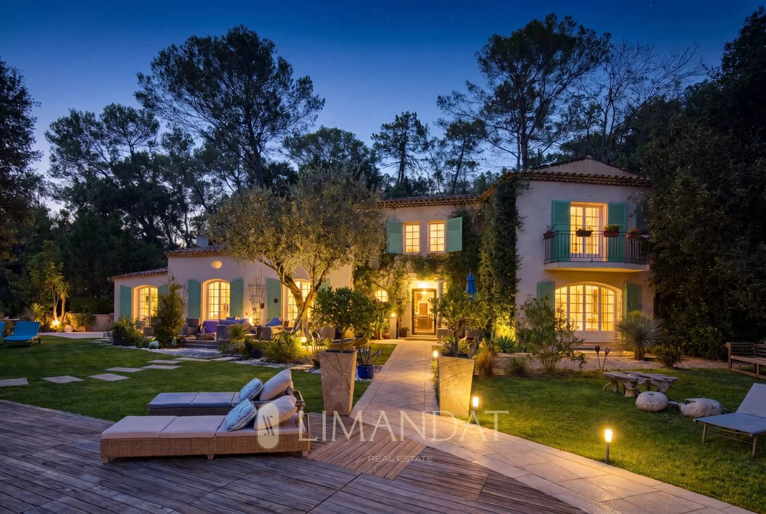 Villa in Nord, Roquefort-les-Pins, France 1 - 17777566