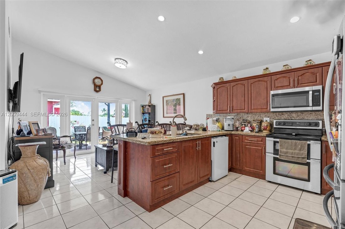 House in Miami, Florida, United States 3 - 17781370