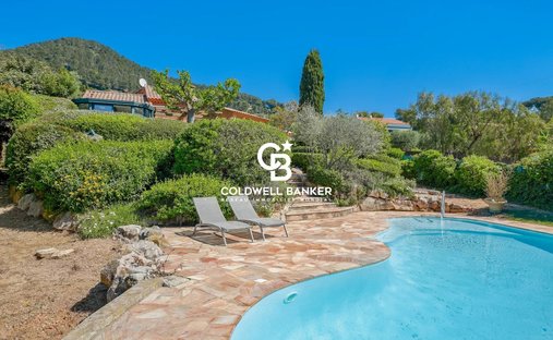 Villa in Carqueiranne, Provence-Alpes-Côte d'Azur, France 1