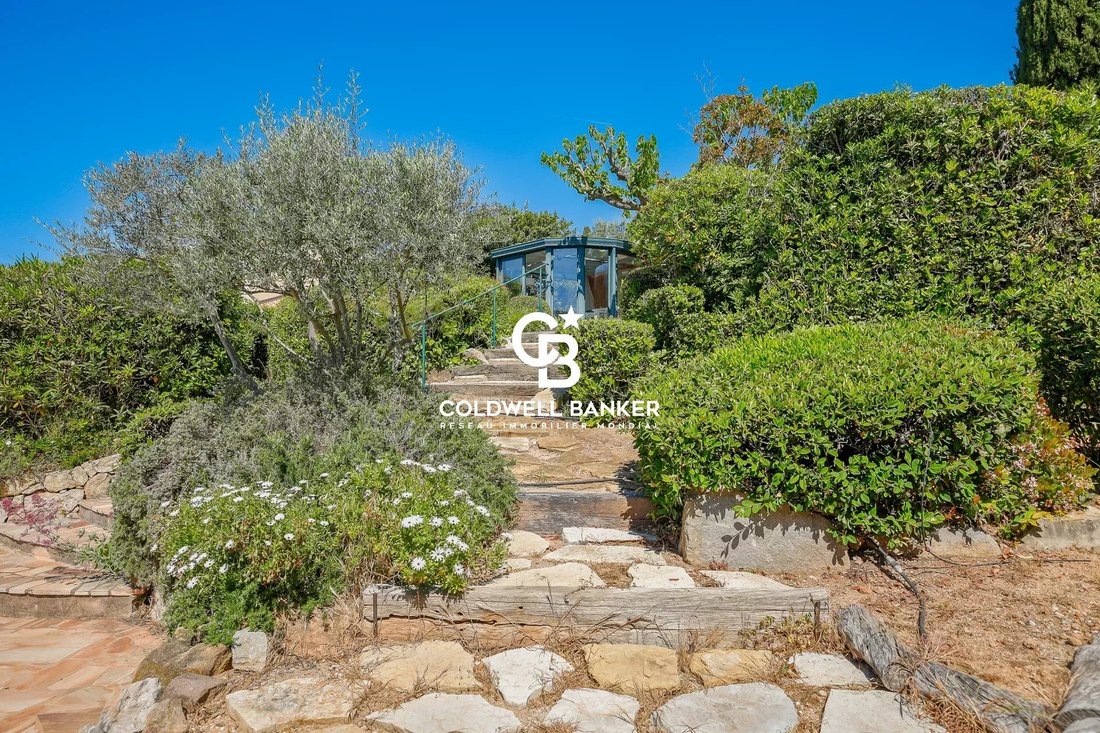 Villa in Carqueiranne, Provence-Alpes-Côte d'Azur, France 4 - 17760414