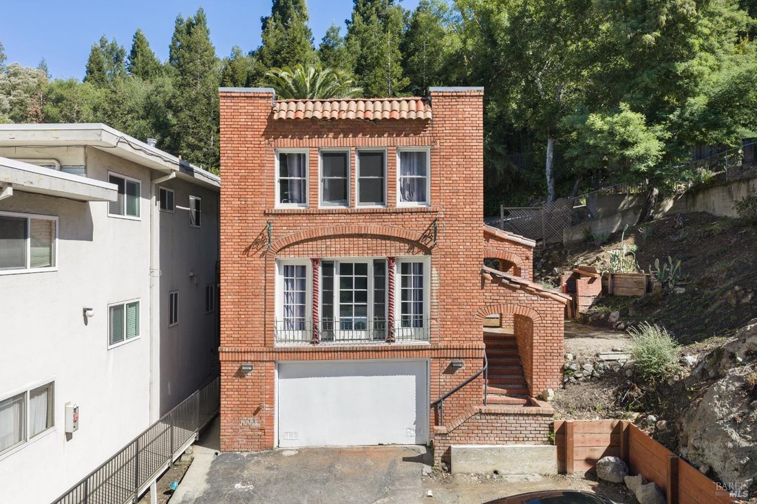San Anselmo, California, United States 1 - 17780700