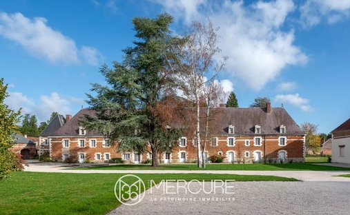 Estate in Centre Ville, Noyon, France 1