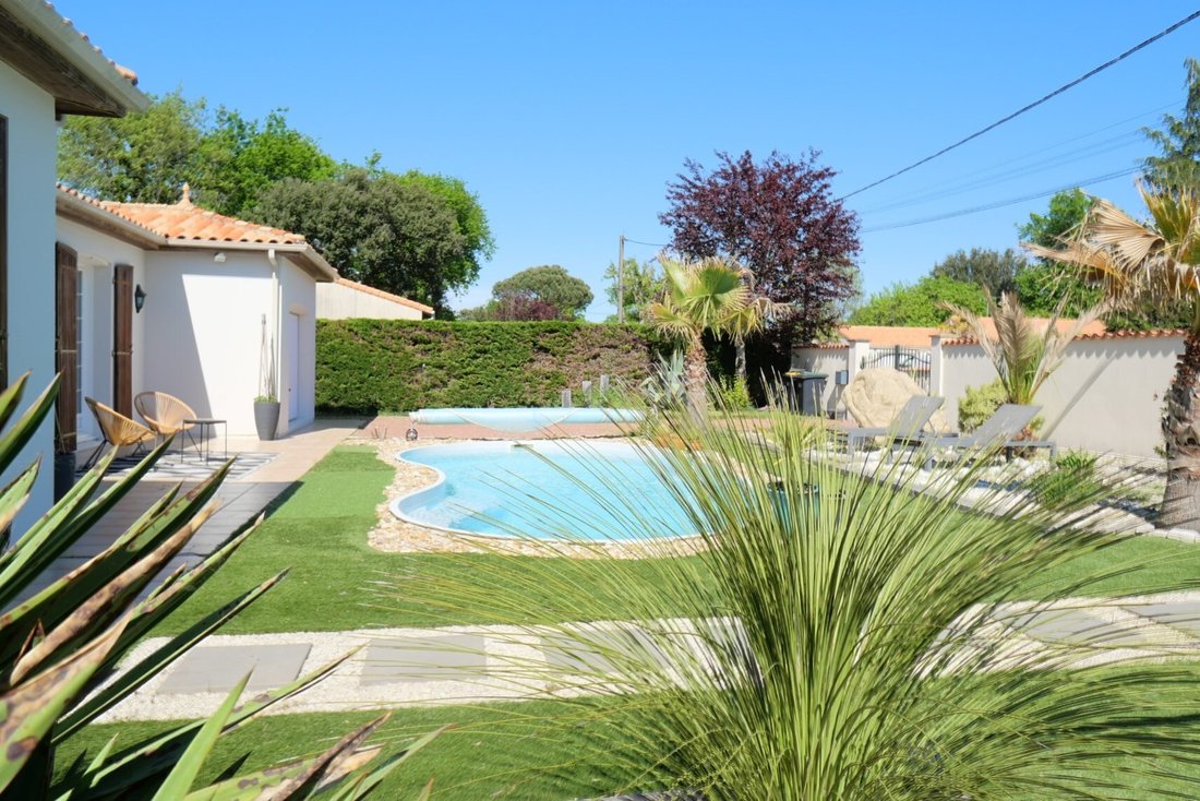 Villa in Breuillet, Nouvelle-Aquitaine, France 1 - 17782207