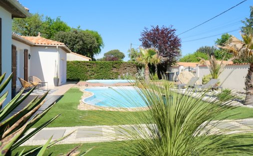 Villa in Breuillet, Nouvelle-Aquitaine, France 1