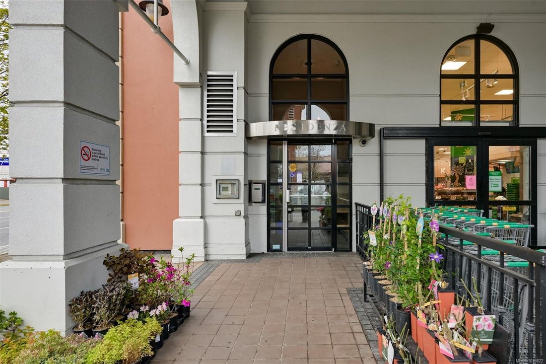 Condo in Saanich, British Columbia, Canada 2 - 17782411