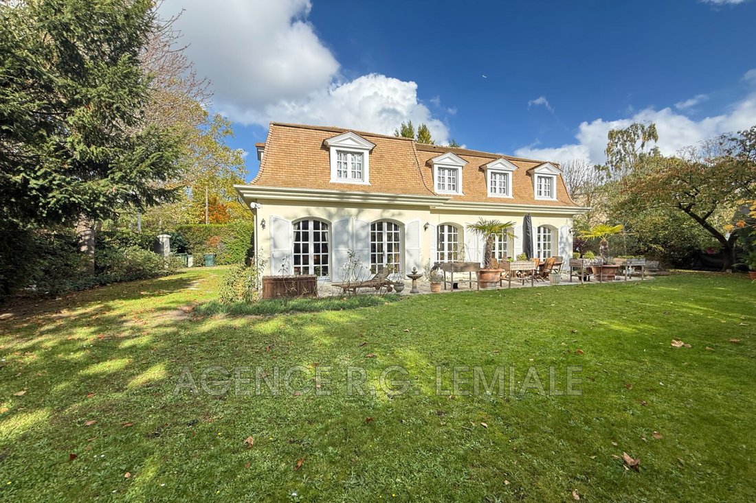 Villa in Charlemagne, Maisons-Laffitte, France 1 - 15981049
