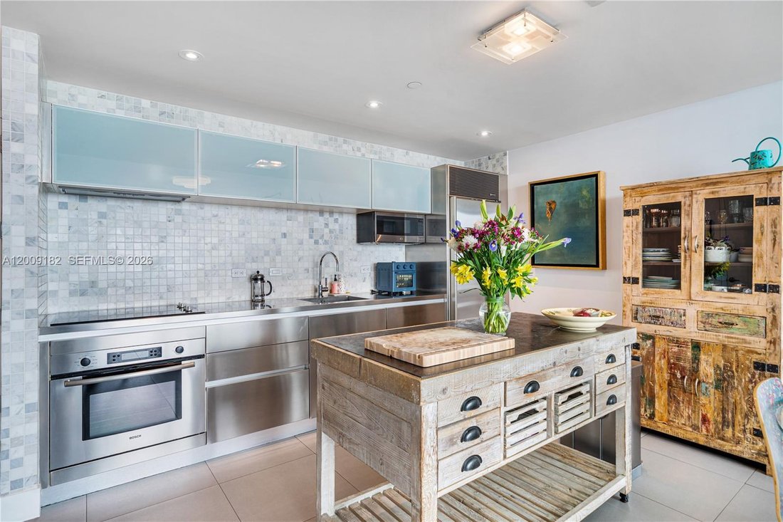 Condo in Miami, Florida, United States 4 - 17781395
