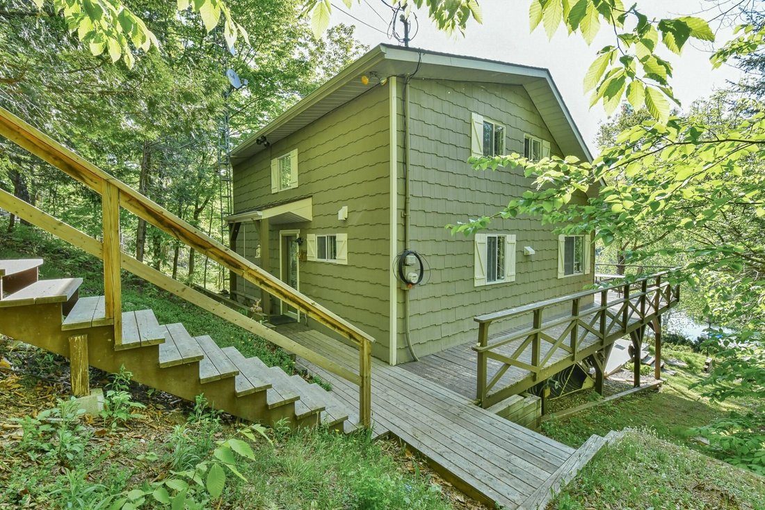 House in Sainte-Marguerite-du-Lac-Masson, Quebec, Canada 4 - 17782469