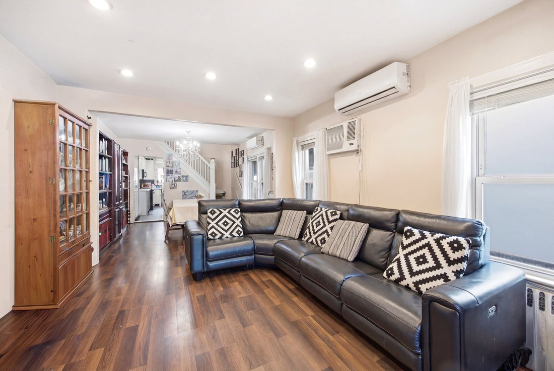 House in New York, New York, United States 5 - 17783752