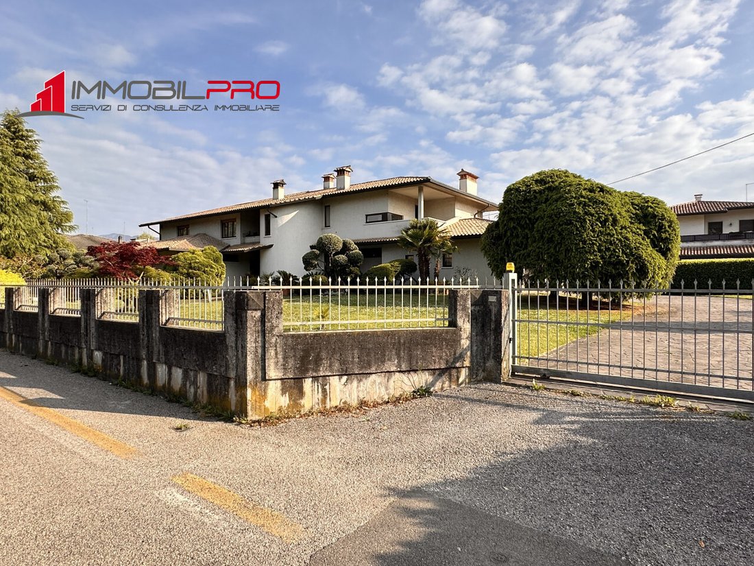 Villa in Thiene, Veneto, Italy 2 - 17783047