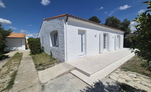 House in Vaux-sur-Mer, Nouvelle-Aquitaine, France 1