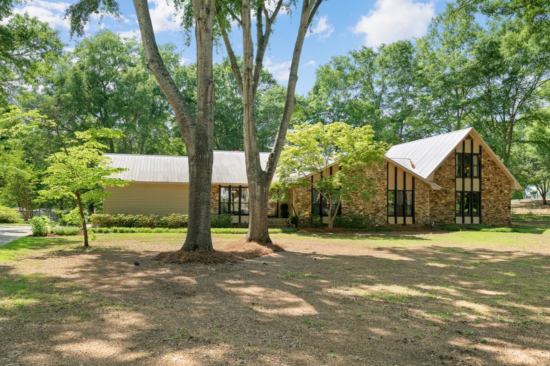 Pell City, Alabama, United States 1 - 17779565