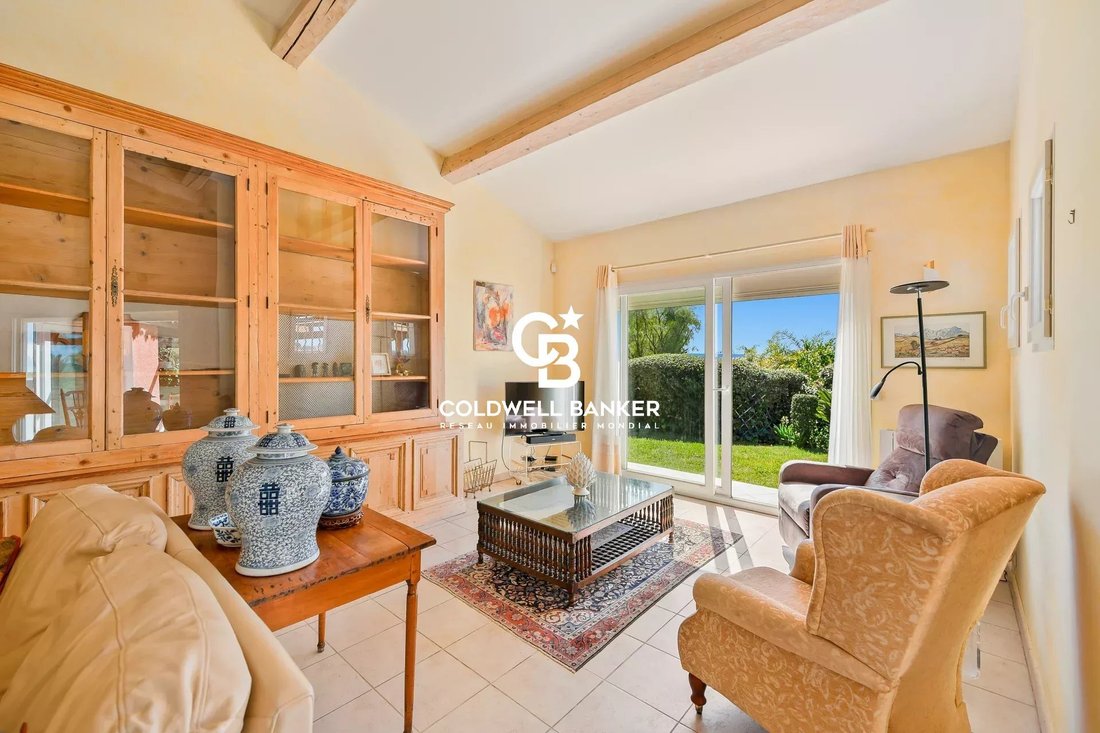Villa in Carqueiranne, Provence-Alpes-Côte d'Azur, France 3 - 17760414