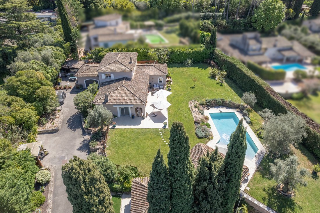 House in Mougins, Provence-Alpes-Côte d'Azur, France 2 - 17704326