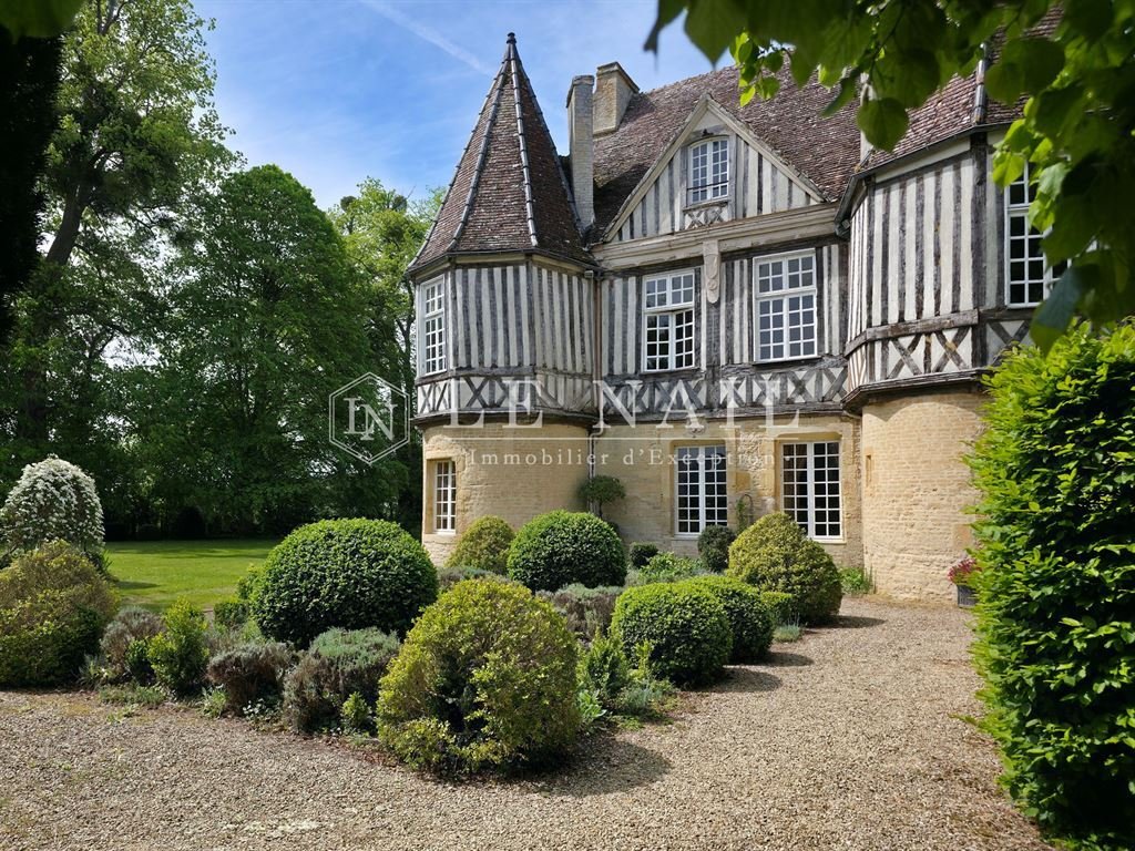 Estate in Saint-Pierre-sur-Dives, Saint-Pierre-en-Auge, France 2 - 14748627