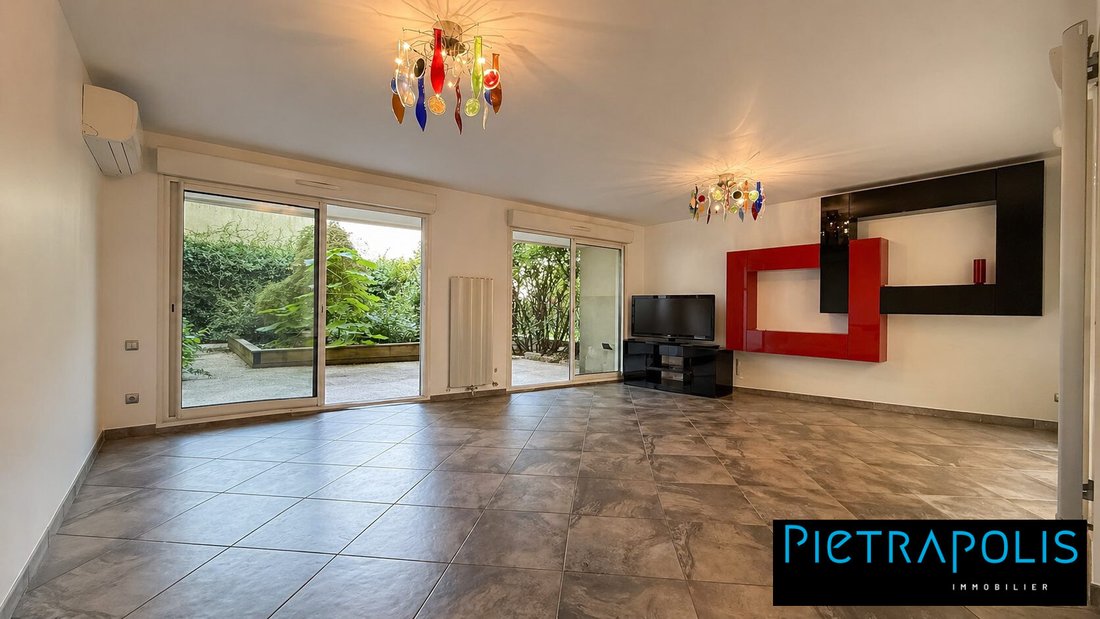 House in Zola - Pressence, Villeurbanne, France 1 - 17783681
