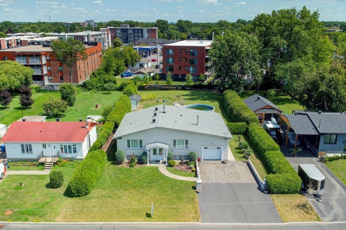 House in Saint-Constant, Quebec, Canada 2 - 17621092